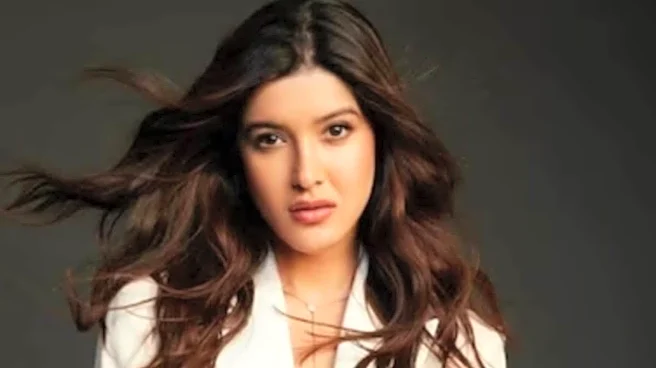 Shanaya Kapoor Gets Candid About Facing Social Media Trolling: ‘It Can Pinch’