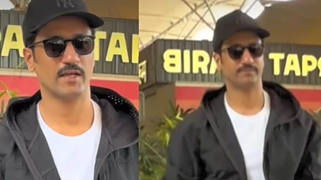 Vicky Kaushal Steps Out In Casual Look, Smiles And Clicks Selfies With Fans