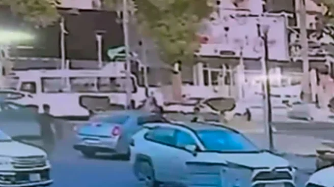 Dramatic CCTV Footage Shows US Journalist's Abduction In Iraq's Baghdad | Video