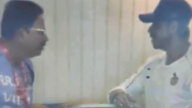 Shah Rukh Khan Unhappy With KKR In IPL 2026? Animated Chat With Venky Mysore Goes Viral | Watch