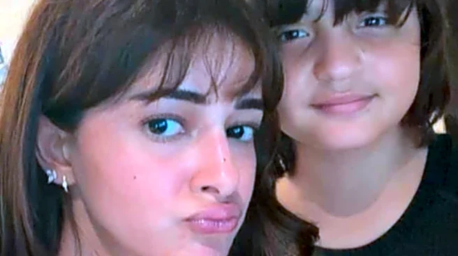 Ananya Panday Poses With Shah Rukh Khan's Youngest Son AbRam, Photo Goes Viral | See Here