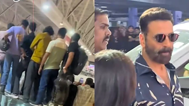 Akshay Kumar Noida Event Turns Chaotic; Fans Climb Escalators, Break Barricades | WATCH