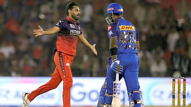 Bhuvneshwar Joins Bumrah And Malinga In Elite List After Taking 3 Wickets Against Mumbai Indians
