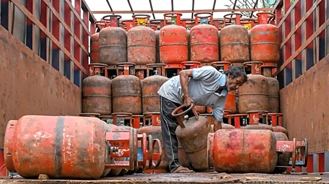 Your Restaurant Bill, Dabba Service & Wedding Caterer Absorbed ₹993 LPG Hike - The Home Cylinder Is Next