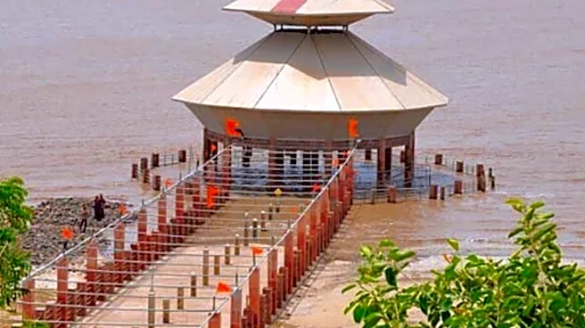 One Of India’s Strangest Roads Only Exists For A Few Hours At A Time