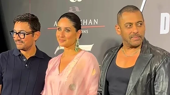 Aamir Khan, Salman Khan And Kareena Kapoor Pose Together In Rare Viral Video | WATCH