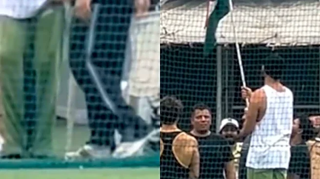 Akshay Kumar Removes Shoes Before Holding National Flag During I-Day Celebration | Watch Video