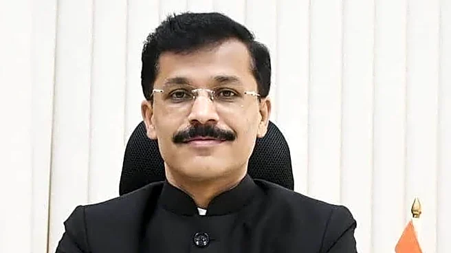 Cockroach Infestation, Spoiled Vegetables: Tukaram Mundhe Cracks Down On 3 Food Establishments