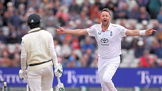 Ollie Robinson & Mohammad Abbas Create Test History With Matching Second-Innings Bursts