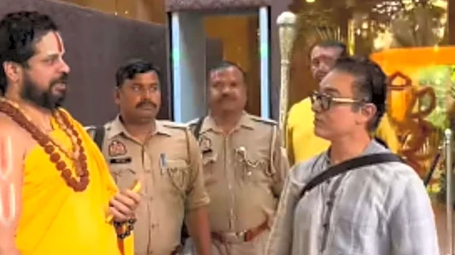 Aamir Khan Meets Jagadguru Swami Satishacharya Maharaj, Paparazzi Asks, 'Kya Hone Wala Hai?'