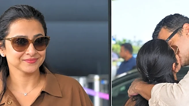 Vidya Balan's Airport Kiss With Husband Siddharth Roy Kapur Goes Viral | Watch Video