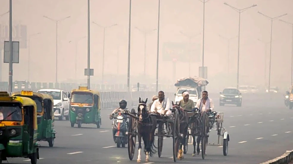 Delhi Braces For Yet Another Polluted Winter As Smog Blankets City, AQI Slips Into 'Poor' Category