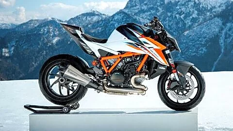 KTM launches 2026 1390 Super Duke RR with carbon-fiber parts