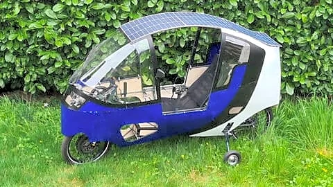 Swiss firm Ecowerk unveils enclosed solar e-bike with landing gear