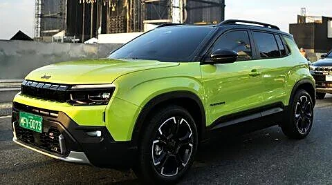 Jeep shows refreshed 2026 Avenger in Rio featuring 7-slot grille