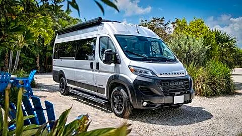 Airstream debuts Rangeline 21PL with Premier Loft drop-down bed