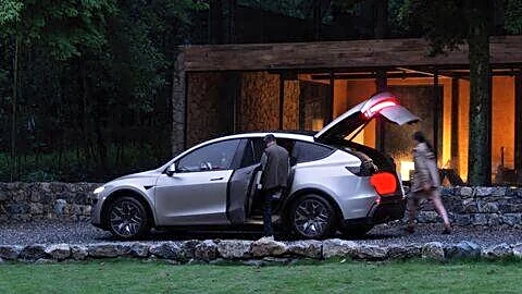 Tesla Model Y L long-wheelbase begins direct deliveries in India