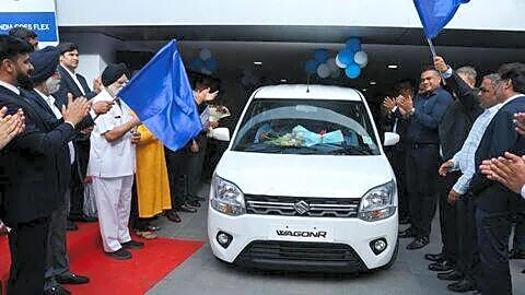 Maruti Suzuki delivers India's 1st flex-fuel WagonR to ISMA E20-E100