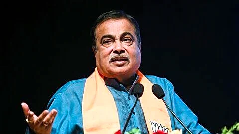 Nitin Gadkari announces hydrogen fueled transport pilots on 10 routes