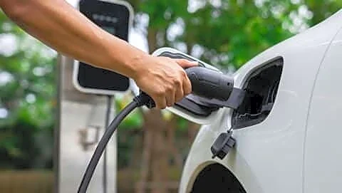 Vinai Kumar Saxena hails Ladakh's 1st EV charging stations