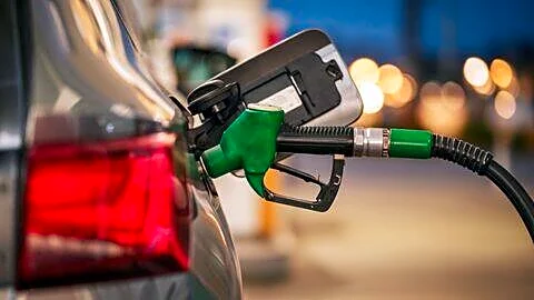 India's top carmakers raise concerns over E20 gasoline quality