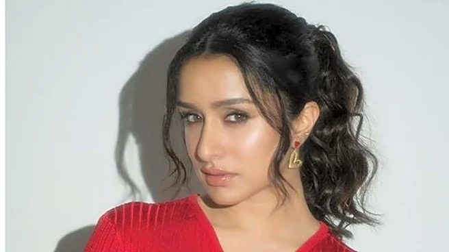 Shraddha resumes shooting for 'Eetha' after toe injury