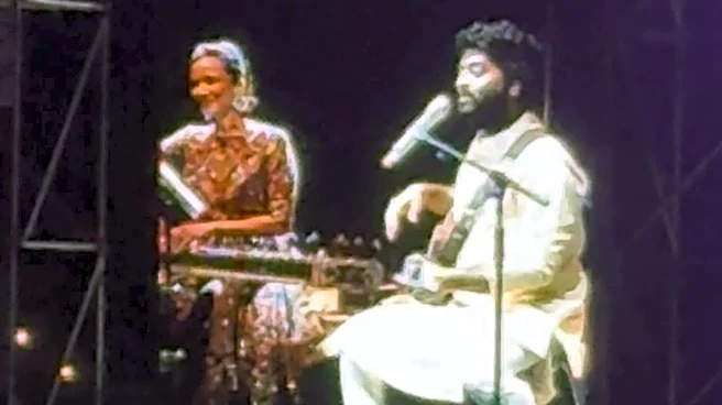 Arijit Singh performs at Anoushka Shankar's concert; fans go gaga