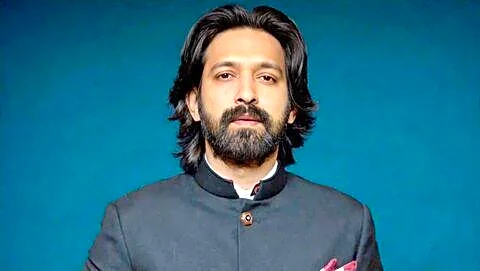 Massey calls out restaurant on Instagram over illegal service charge