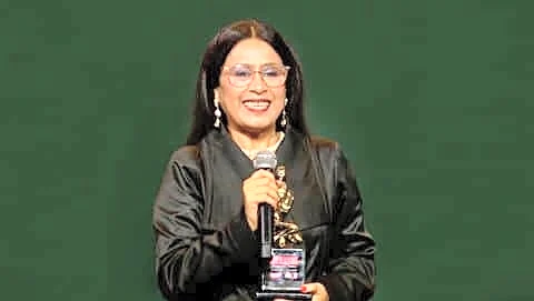 Vatsa wins Best Supporting Actor (female) for 'Homebound' in Mumbai