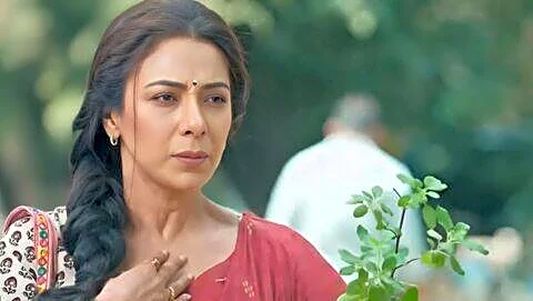 'Anupama' returns to Ahmedabad prioritizing Jaya's health amid family feud
