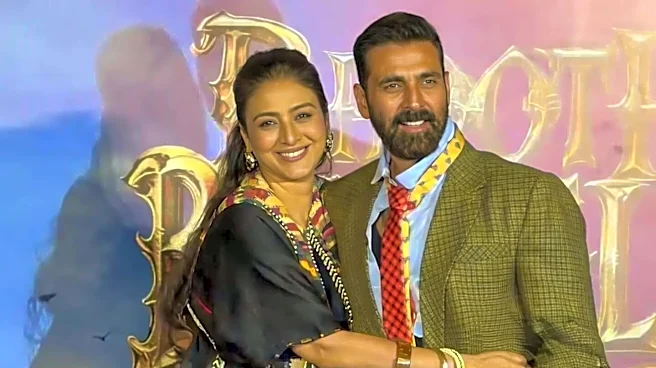 Did you know Akshay and Tabu learnt dance together?