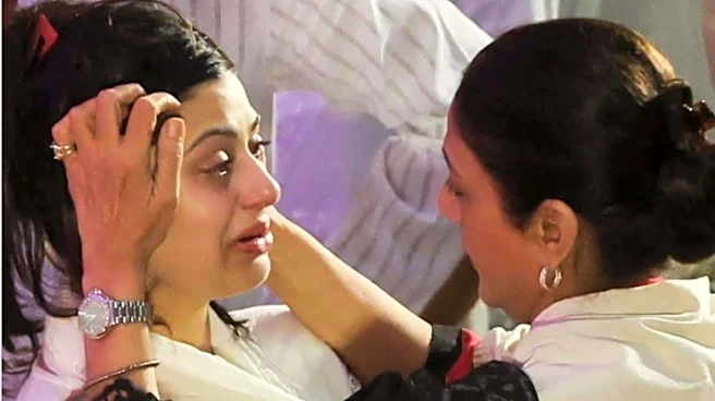 Tabu gets emotional as she pays tribute to Asha Bhosle