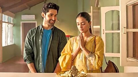 'Chand Mera Dil' title track released starring Panday and Lakshya