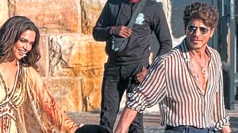Khan helps pregnant Padukone up stairs on 'King' sets