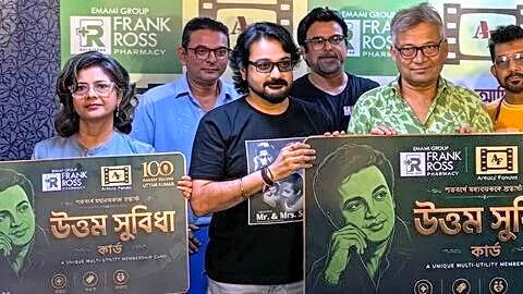 Chatterjee announces West Bengal artists' statewide health care program