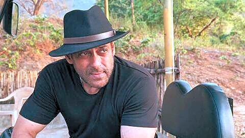 Khan reveals he has never read a full movie script