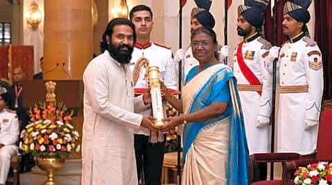 Chatterjee receives Padma Shri from President Murmu at Rashtrapati Bhavan