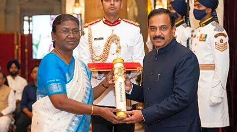 Vaidya of 'Anupamaa' receives Padma Shri from President Murmu