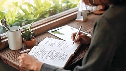 New India Foundation Book Fellowship accepting yearly applications from 2026