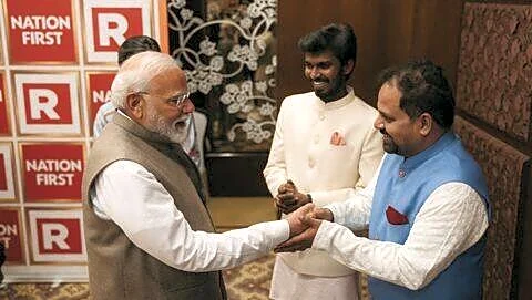 Modi meets 'Panchayat' actors Kumar and Pathak at Republic Summit