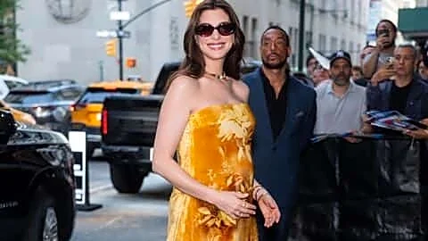 Hathaway expecting 3rd child stuns at 'The Odyssey' NYC event