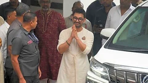 Khan marries Spratt signing register at Bandra home in Mumbai