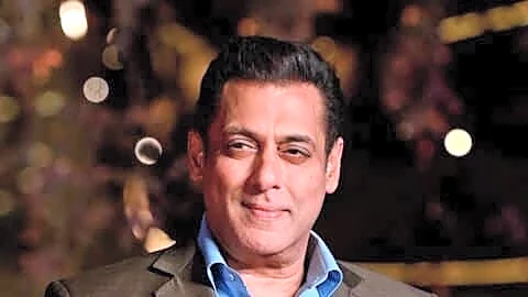 Khan sells Bandra West flat for ₹3.5cr, buyers paid ₹21L+