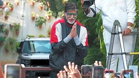 Bachchan tweets 'Besan,' leaves fans stumped with nearly 250,000 views