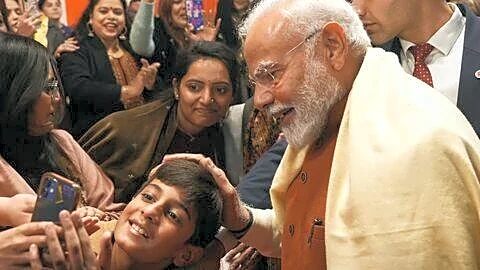 'Ashirwad Ka Diya' honors PM Narendra Modi's 25 years