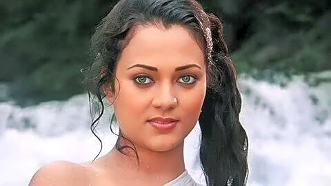 Mandakini defends 'Ram Teri Ganga Maili' scenes and praises Kapoor