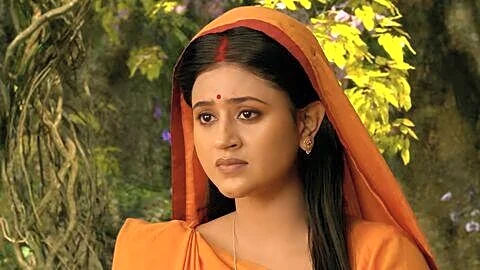 Arora faces criticism playing Sita in 'Mahakavya Shri Ramayan Katha'