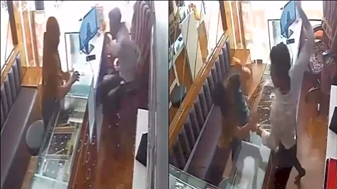 Woman tries to rob jeweler with chili powder, gets slapped