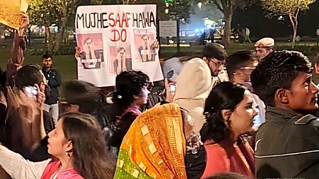 Protesters demand action on air pollution at India Gate, detained