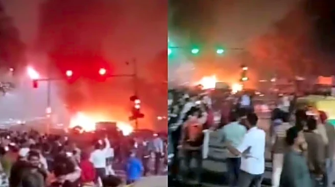 Explosion in car near Red Fort; several vehicles on fire